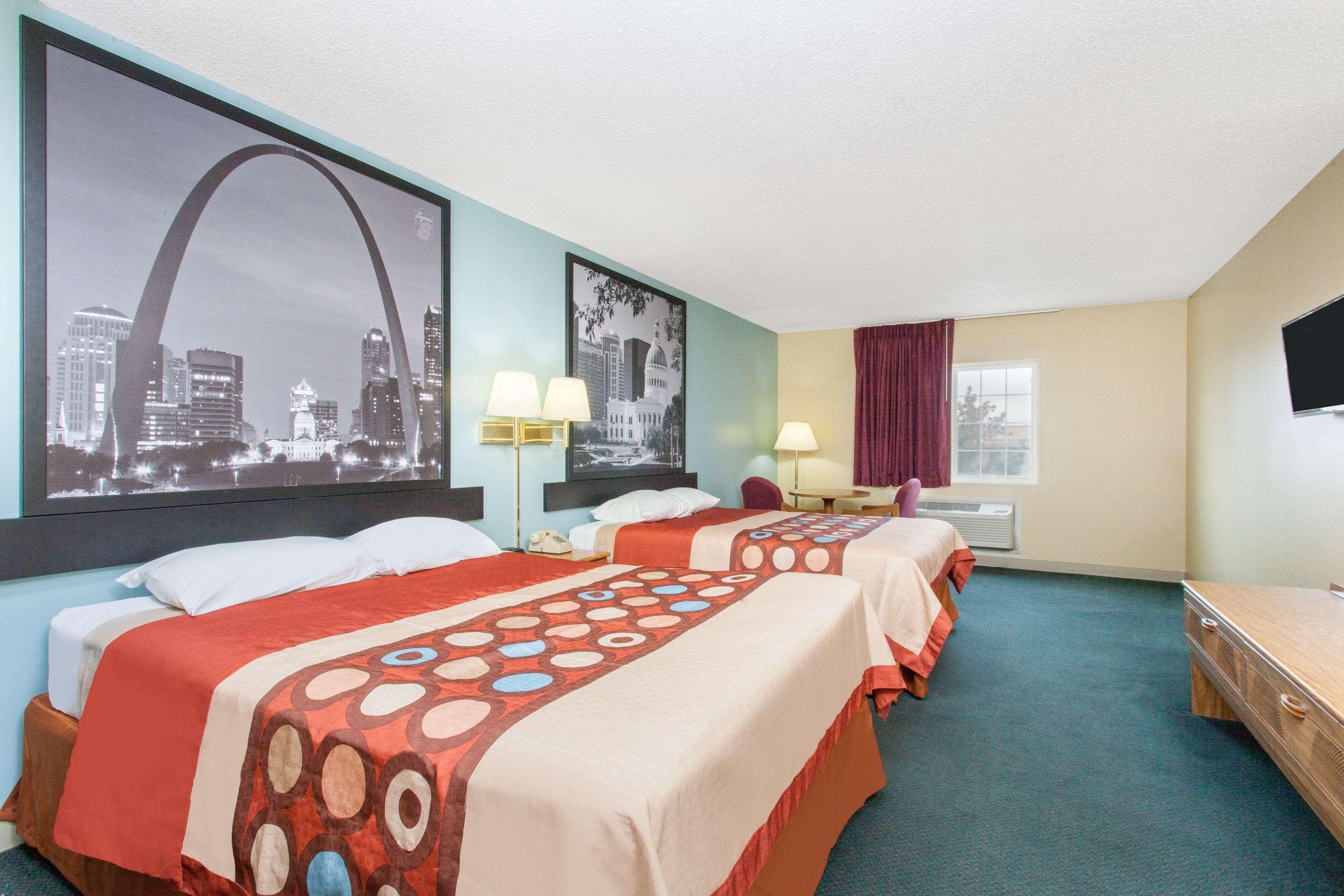 Super 8 By Wyndham Carthage Hotel Екстериор снимка