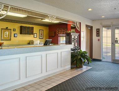 Super 8 By Wyndham Carthage Hotel Интериор снимка